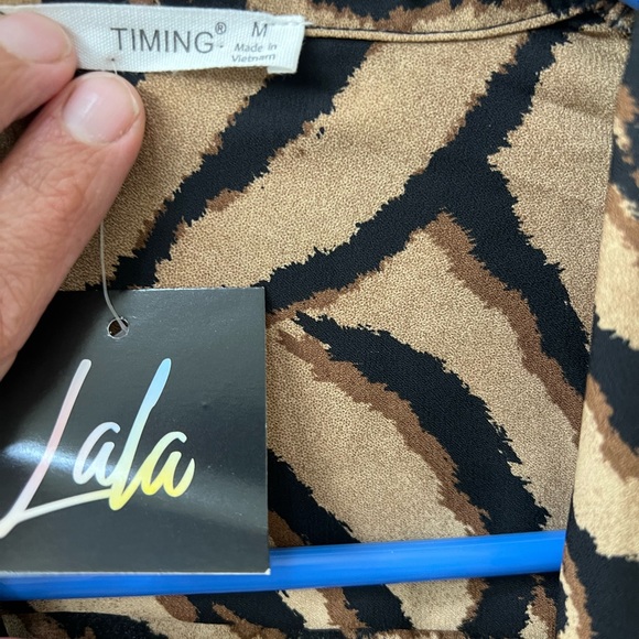 Dressed in Lala ..tiger striped blouse size M - Picture 2 of 4